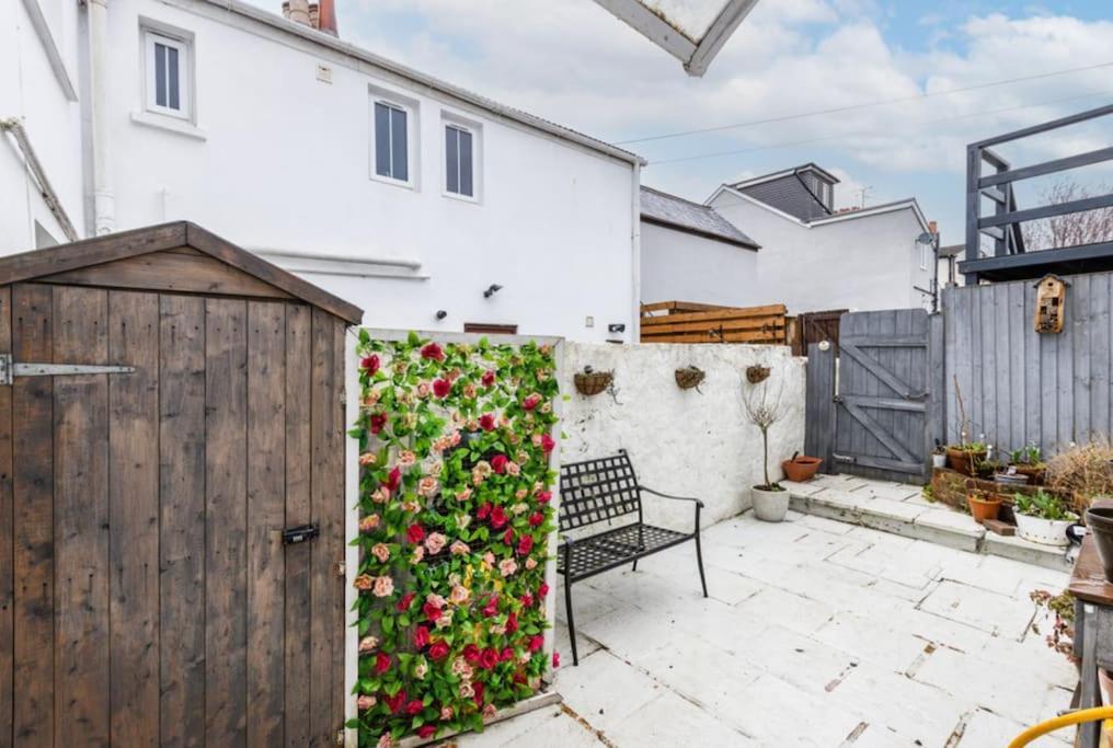 Cosy Flat In Burgess Hill, Sussexアパートメント エクステリア 写真